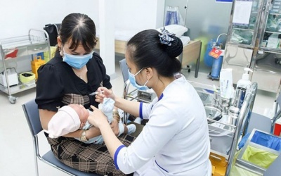 Làm rõ lý do thiếu vaccine sởi và DPT tiêm cho trẻ em