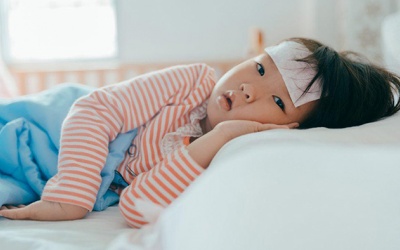 Cha mẹ cần cẩn trọng với nhiễm Adenovirus ở trẻ khi giao mùa