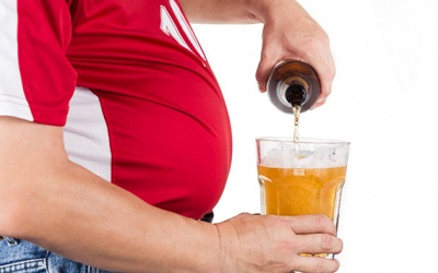 Nam giới cần làm gì để tránh mang 'bụng bia' ở tuổi trung niên?