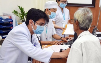 Cần quan tâm động viên, nâng cao chế độ đãi ngộ cán bộ y tế, phát triển y tế cơ sở