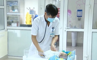 Y tế tuần: Kỳ tích nuôi dưỡng thành công trẻ sinh non nặng 500gr