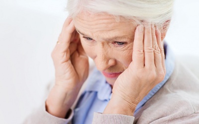 Uống Primidone trị run tay bị đau đầu, mệt mỏi phải làm sao? 