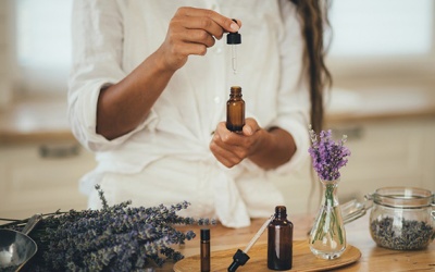 8 loại tinh dầu giúp thư giãn, giảm stress hiệu quả