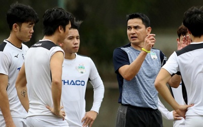 Đá cho vui, HAGL cẩn thận mất cả thầy lẫn trò