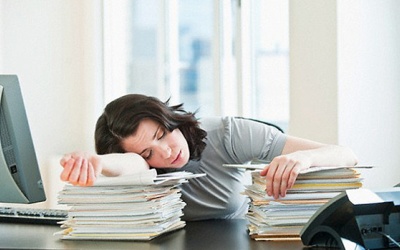 Tại sao bạn hay mệt mỏi, buồn ngủ vào buổi chiều?