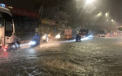 Bão nối bão vào Biển Đông, miền Trung thiệt hại nặng nề