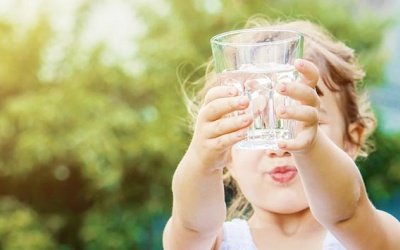 Điểm danh những thức uống có lợi và có hại với sức khỏe của trẻ