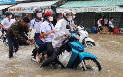 Mưa giảm ở Trung Bộ, triều cường tiếp tục lên ở Nam Bộ
