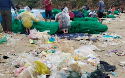 Rác thải nhựa: Chuyện thực ở làng chài Nhơn Lý