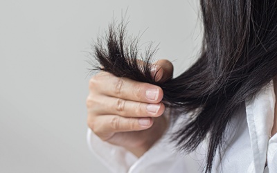 Tóc hư tổn do những sai lầm thường gặp khi chăm sóc tóc 