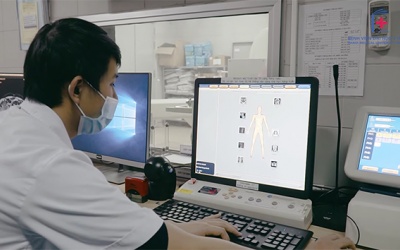 Người bệnh ở Bệnh viện Đại học Y Hà Nội được chẩn đoán hình ảnh không in phim