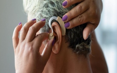 Máy trợ thính giúp làm giảm nguy cơ mất trí nhớ