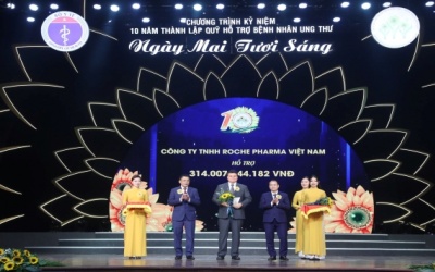 Vinh danh Roche Pharma Việt Nam vì những đóng góp xây dựng Quỹ hỗ trợ bệnh nhân ung thư
