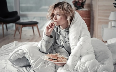 Nghiên cứu phát hiện ăn uống theo cảm xúc có hại cho tim mạch