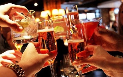 Uống rượu ngày Tết, uống sao cho an toàn?!