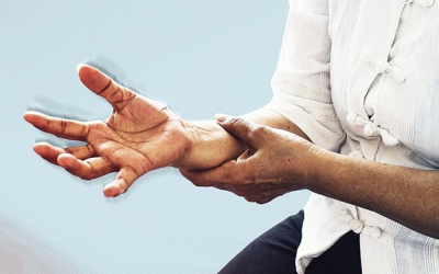 Run tay chân có thể là dấu hiệu, triệu chứng cảnh báo bệnh gì?