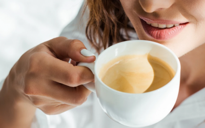 Cách ngăn cà phê làm ố vàng răng