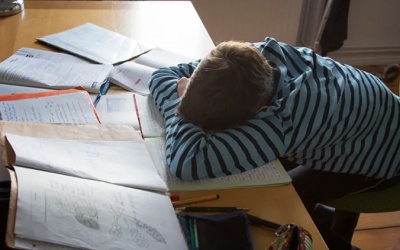 Người trẻ thiếu ngủ tăng nguy cơ mắc bệnh đa xơ cứng