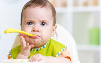 Cha mẹ nên làm gì khi con trẻ biếng ăn?