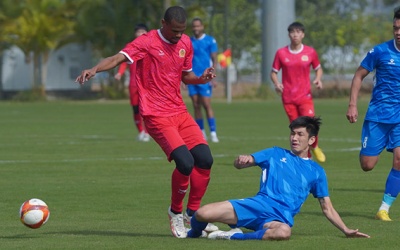 Khi đội bóng “mạnh vì tài trợ, sợ vì…đụng hàng”