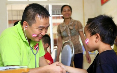 Vẫn cần “nhìn, sờ, gõ, nghe”!