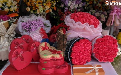 Ngọt ngào Ngày lễ Tình nhân trên các góc phố Hà Nội