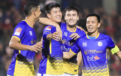 Chấp trọng tài, Hà Nội FC vẫn hạ Hà Tĩnh để lên ngôi đầu V.League 2023