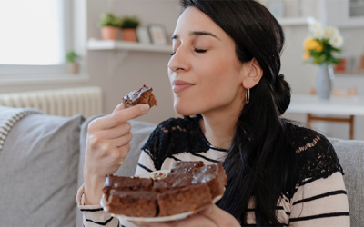 Đối phó với cơn thèm đồ ngọt khi đến kỳ kinh nguyệt