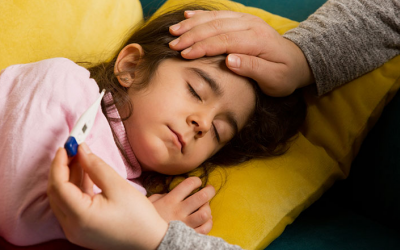 Trẻ sốt do viêm amidan nguy hiểm không và cách hạ sốt