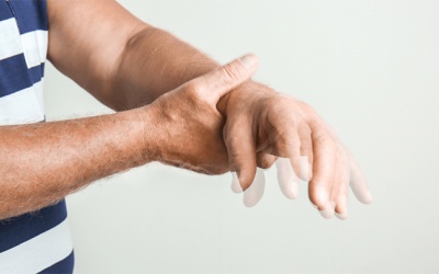 Bị bệnh Parkinson dùng TPBVSK Vương Lão Kiện được không?