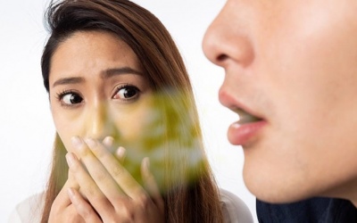 Hết ám ảnh, tự ti vì hôi miệng nhờ các mẹo đơn giản