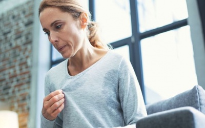 Kiểm soát cơn bốc hỏa thời kỳ tiền mãn kinh với 6 mẹo đơn giản