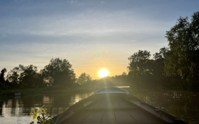 365 khoảnh khắc tâm thiền: Sống tỉnh thức để gặp niềm vui!