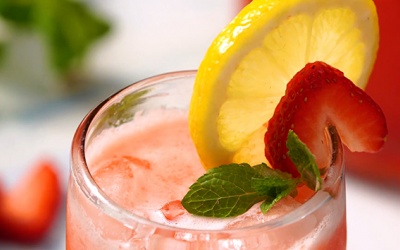 Dâu tây vào mùa, thử ngay thức uống giải khát thơm ngon