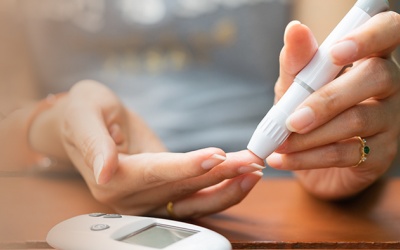 Đái tháo đường 2 năm, đường huyết 8mmol/L nên điều trị thế nào? 