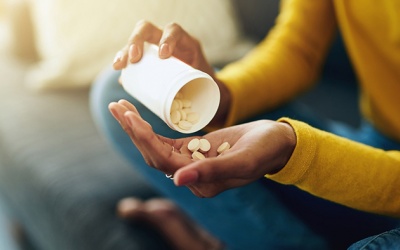 Vì sao bị run tay chân không được cho thuốc mà chỉ dùng vitamin?