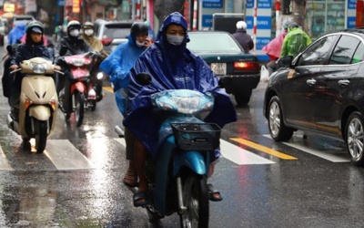 Bắc Bộ vẫn mưa lạnh, Nam Bộ nắng gắt