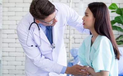 Đau bụng: Khi nào bạn cần gặp bác sỹ?