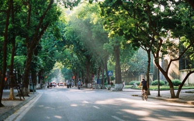 Bắc Bộ hửng nắng nhẹ, Nam Bộ mưa dông chiều tối