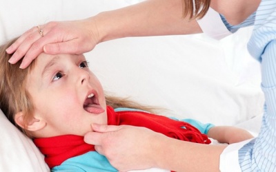 Phòng ngừa viêm họng cấp cho trẻ trong mùa Hè