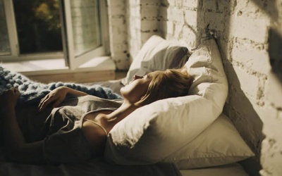 Mở hé cửa sổ phòng ngủ vào ban đêm giúp đi vào giấc ngủ nhanh hơn