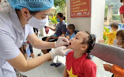Triển khai chiến dịch cho trẻ uống vitamin A và tẩy giun trên toàn quốc