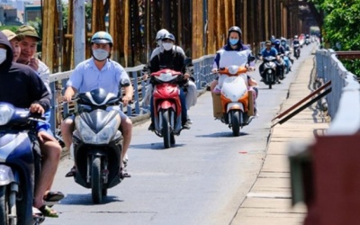 Trung Bộ nắng chói chang, Nam Bộ mưa lớn chiều tối