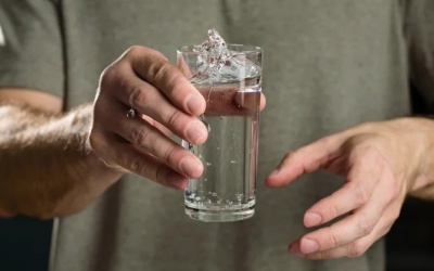 Bị run tay, co giật mặt do rối loạn lo âu phải làm sao? 