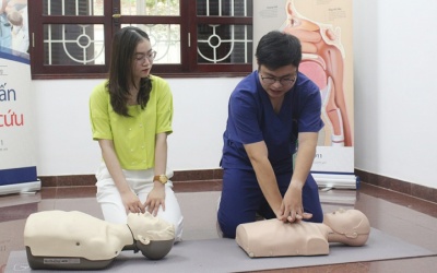 Sơ cứu đuối nước: Đừng 'xốc nước', hãy thổi ngạt 