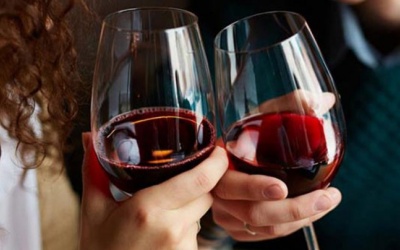 Tại sao rượu vang đỏ giúp tăng cường ham muốn tình dục?