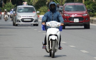 Cả nước ngày oi nóng, chiều tối mưa dông vài nơi