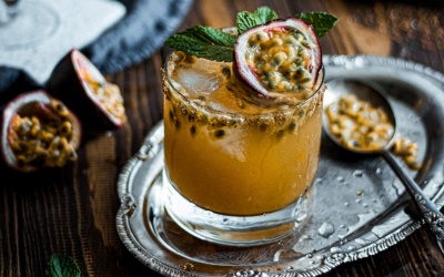 Giải nhiệt ngày Hè với cocktail rum chanh dây