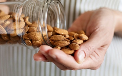 Người bị run tay vô căn nên ăn gì, kiêng gì?