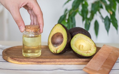 Chăm sóc mái tóc khỏe đẹp với dầu quả bơ